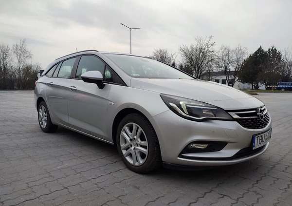 Opel Astra cena 28900 przebieg: 274000, rok produkcji 2017 z Pińczów małe 16